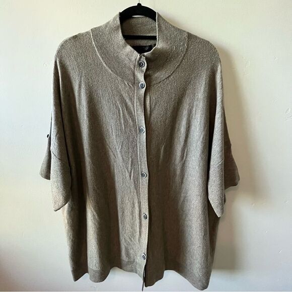 NOMADIC TRADERS Button Down Short Sleeve Sweater Size Medium - Picture 1 of 5